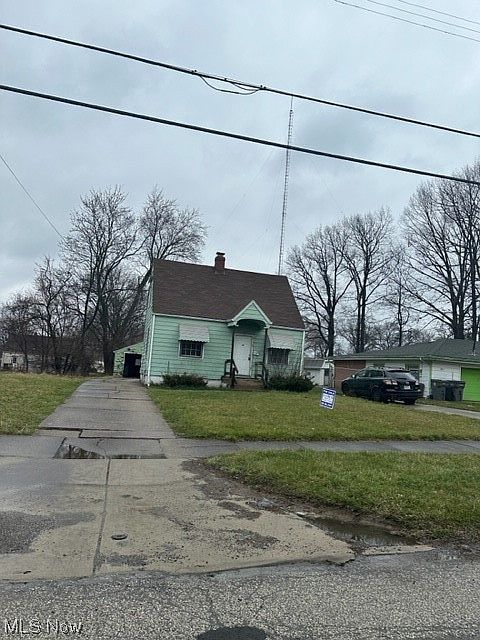 2nd image of 728 E Dewey Ave