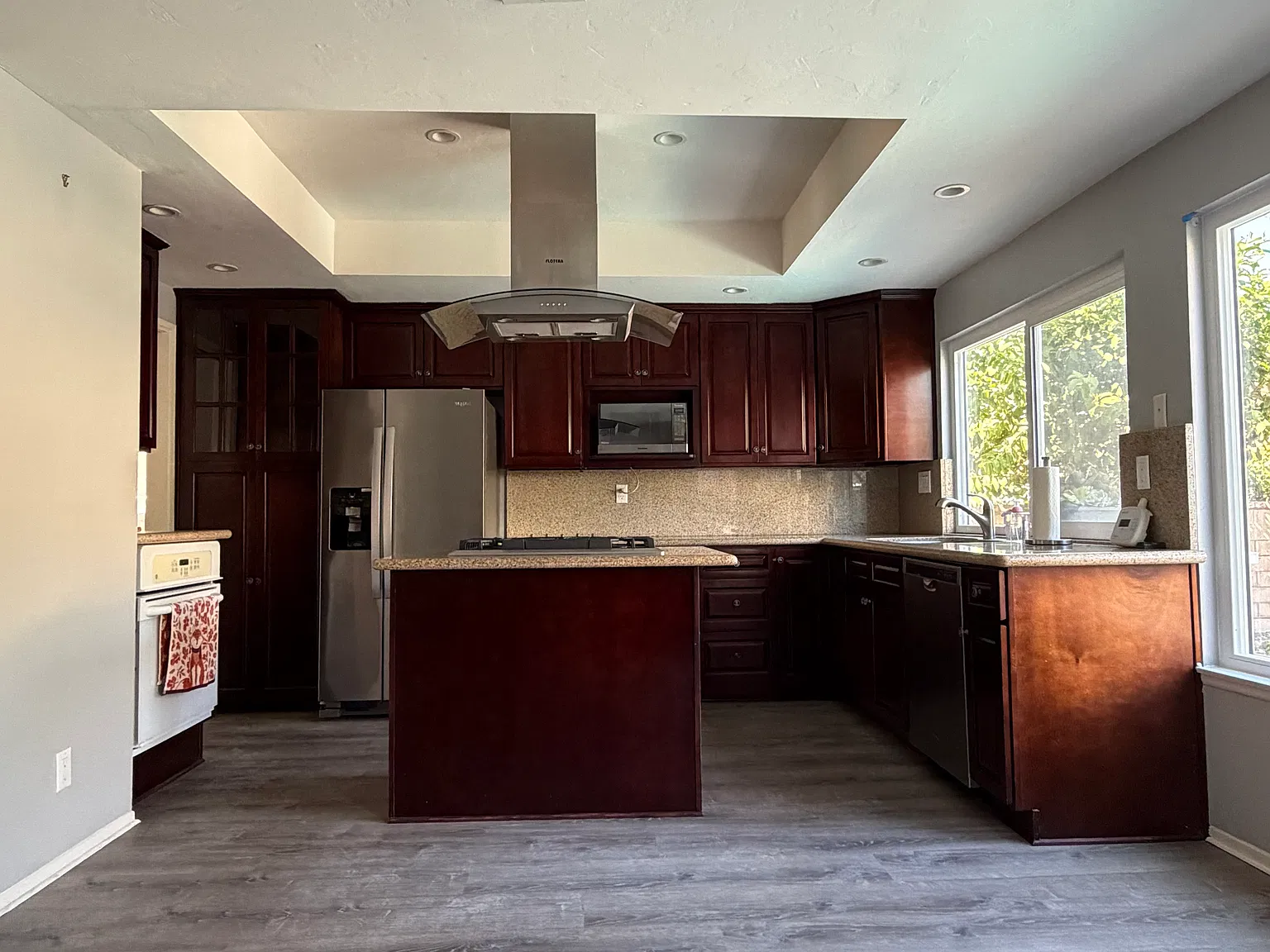 4 bed, 2713 sqft, $6,000 — Photo 2