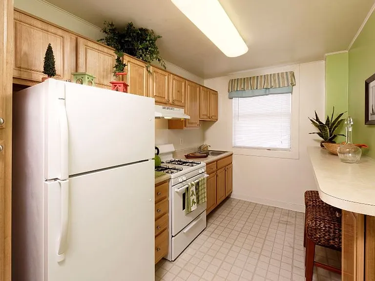 Oaklee Village Apartments — Photo 17