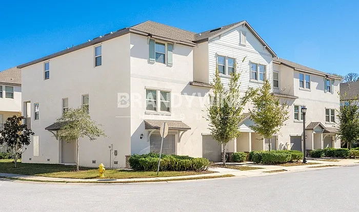 3 bed, 3.0 bath, 1864 sqft, $2,055 — Photo 2