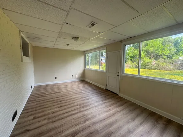 1822 Canterbury Rd, Hampton, VA 23666