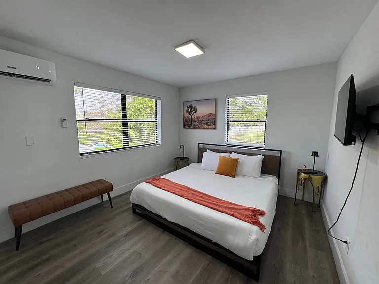584 NW 30th St #3 — Photo 5