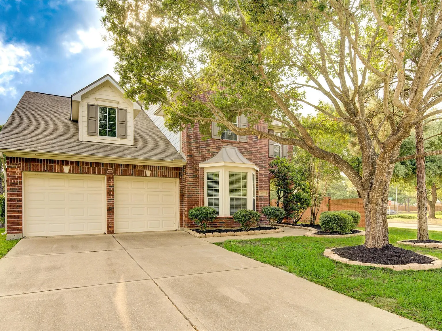4 bed, 2.5 bath, 2637 sqft, $3,500 — Photo 2