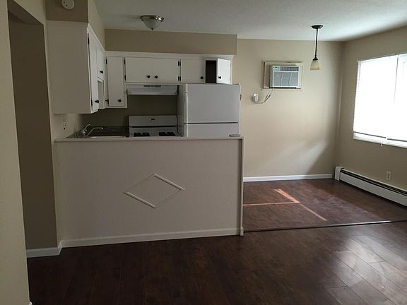 Newly refinished kitchen with new appliances!