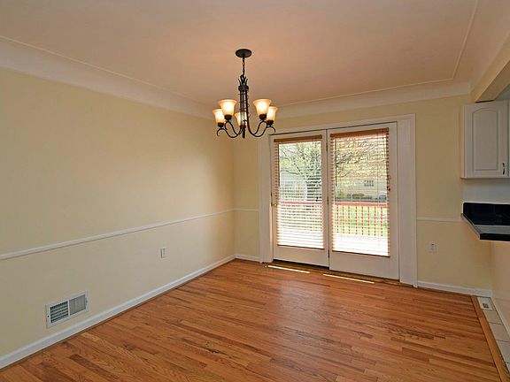 5th image of 8682 Darnell Ave