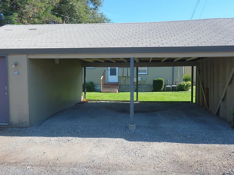 710 Monroe St #B — Photo 10