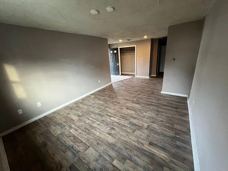 338-340 N Garfield Ave #1R — Photo 3