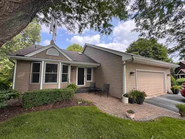 160 Bluff Ridge Ct, Chanhassen, MN 55317