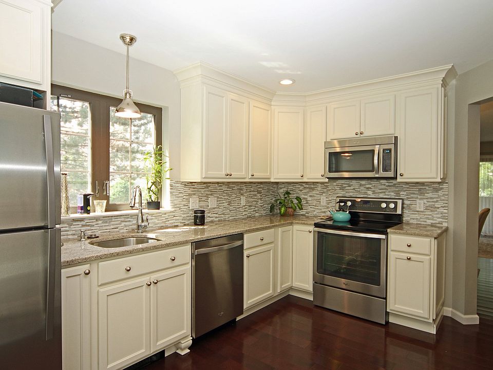 8 Oakwood Avenue