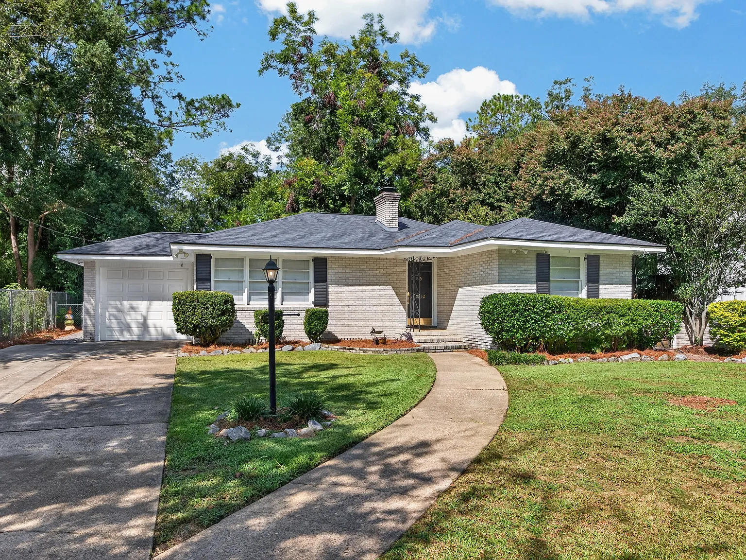 3 bed, 1.5 bath, 1324 sqft, $1,900 — Photo 1