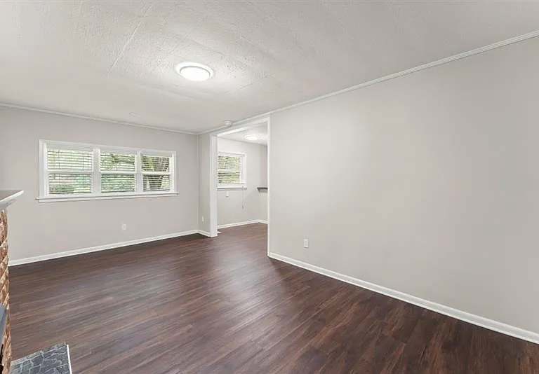 2352 Elmwood Cir SE — Photo 17