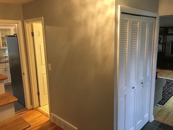 4th image of 1824 Saxon St