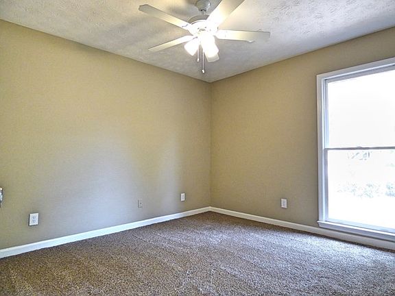 4th image of 724 Lee Road 520