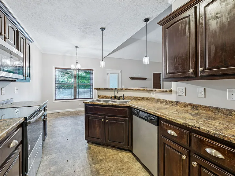634 Hidden Valley Dr — Photo 25