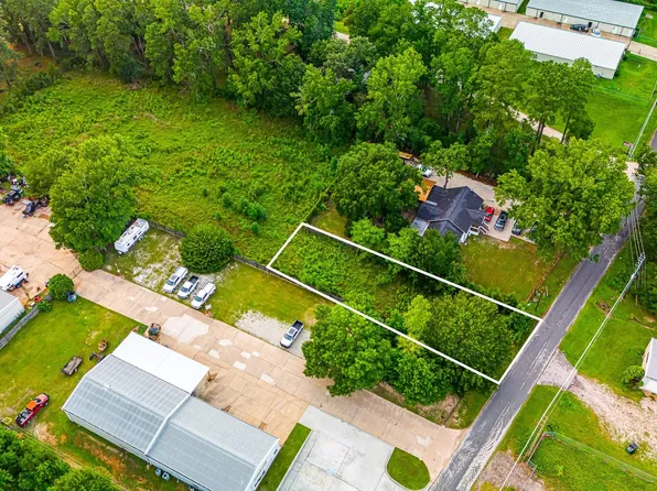 3414 Powell Rd, Huntsville, TX 77340
