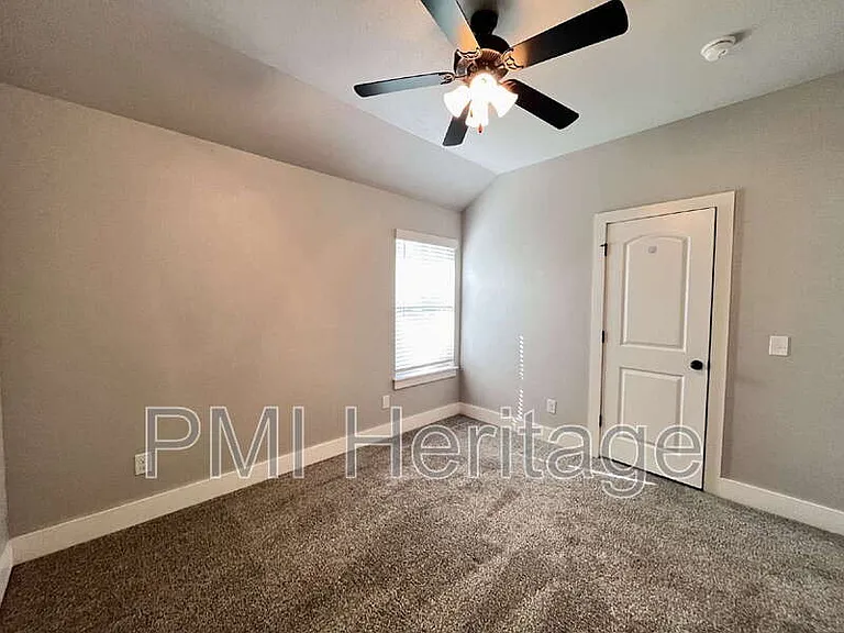 24 Bonhill Ln — Photo 17