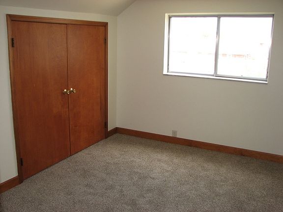 5th image of 22031 Maple St