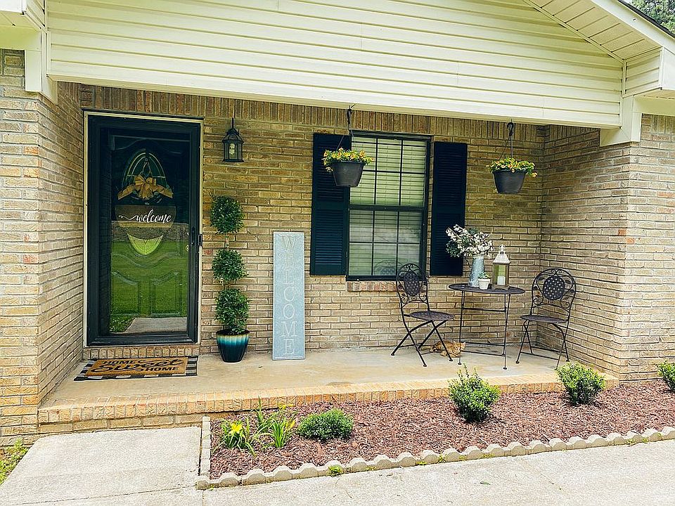 2nd image of 412 Hillsboro Cir