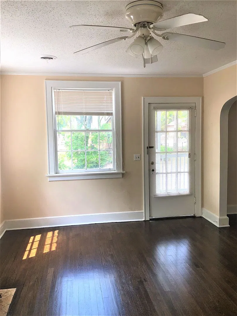 200 South Harden Street Upstairs Duplex/ Both Units available, rent with a group of for the 2027-... — Photo 4