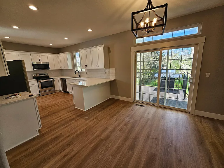 Dining & Kitchen