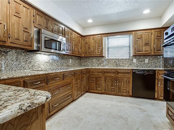 3rd image of 406 Park Bend Dr