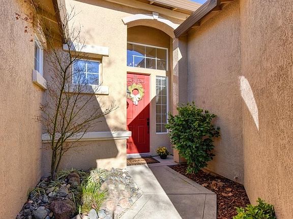 2nd image of 978 Glennfinnan Way