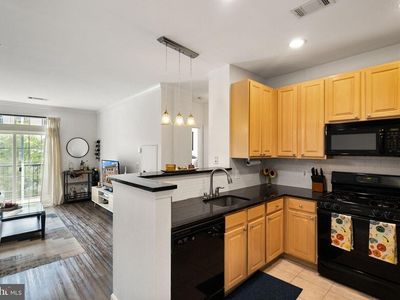 2465 Army Navy Dr APT 204, Arlington, VA, 22206