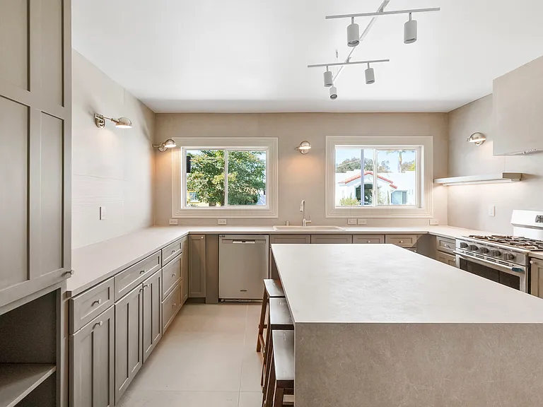 4766 Terrace Dr — Photo 8