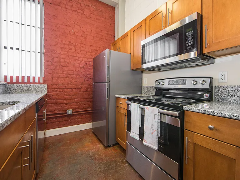 District Square Apartments — Photo 14