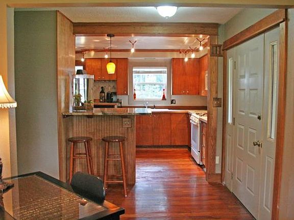 Entrance to Kitchen