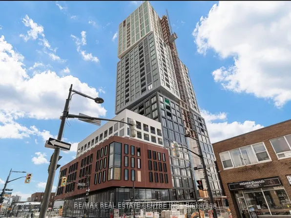 39 Mary St #2001, Barrie, ON L4N 1S9