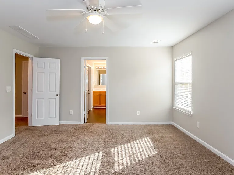 2720 Mayfair Dr — Photo 11