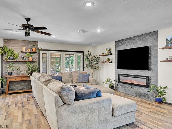 3rd image of 3949 Brighthill Ave