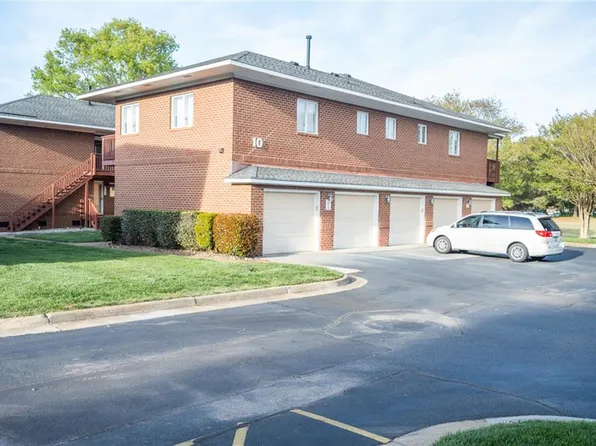 1250 Foursome Ln, Virginia Beach, VA 23455