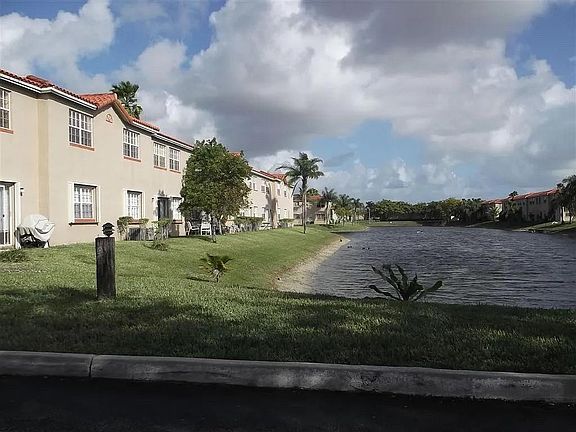 3rd image of 334 SW 86th Ave APT 102