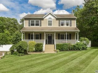 387 Wading River Rd, Manorville, NY 11949