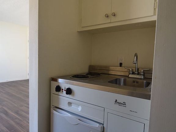 4th image of 5325 Agnes Ave #6