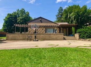 911 N Brinton Ave, Dixon, IL 61021