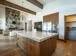 11646 Henness Rd, Truckee, CA 96161