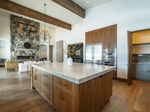 11646 Henness Rd, Truckee, CA 96161