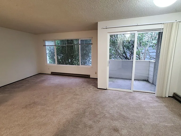 5325 Ravenna Pl NE — Photo 2
