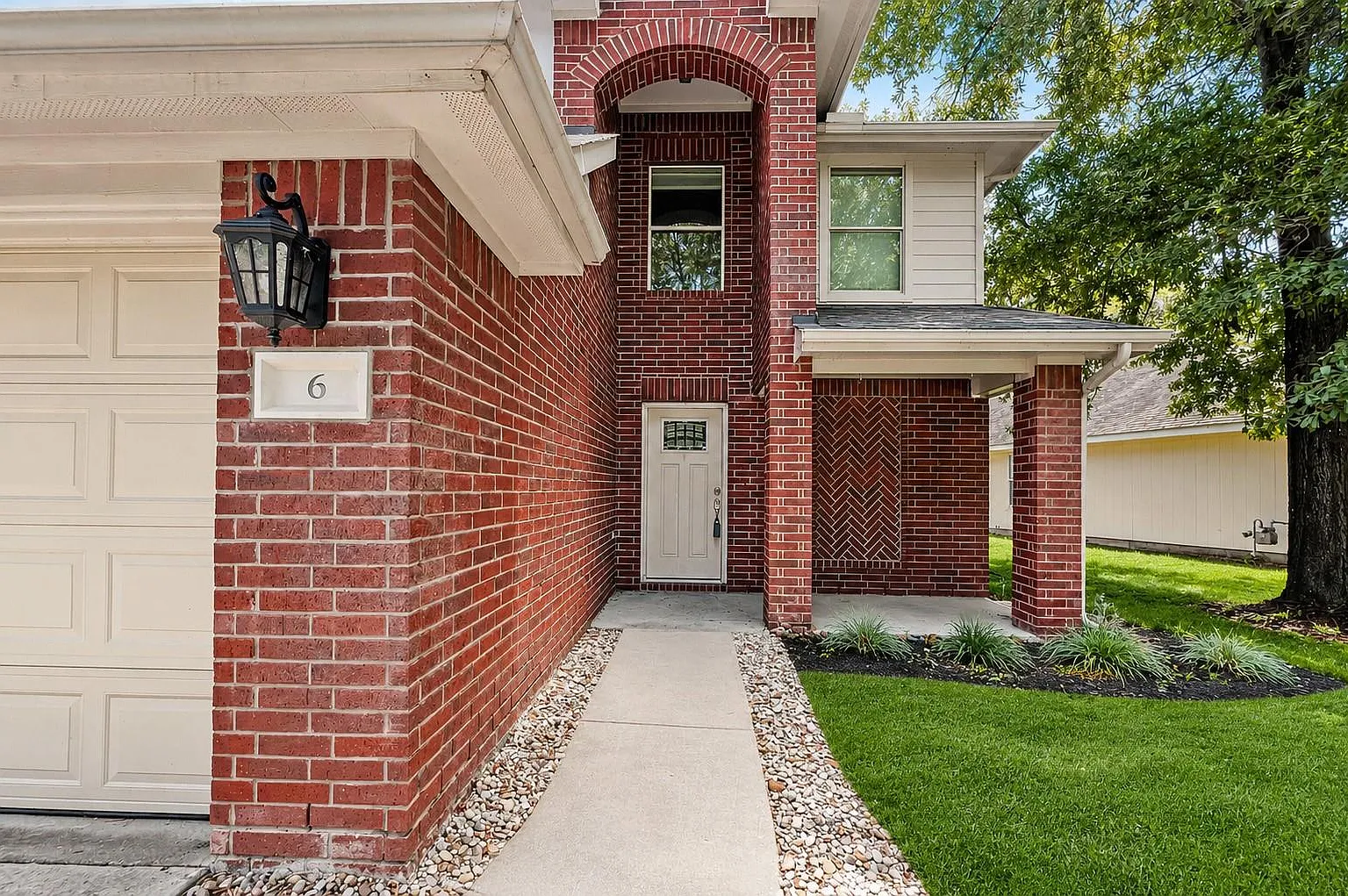 4 bed, 2.5 bath, 2110 sqft, $2,000 — Photo 4