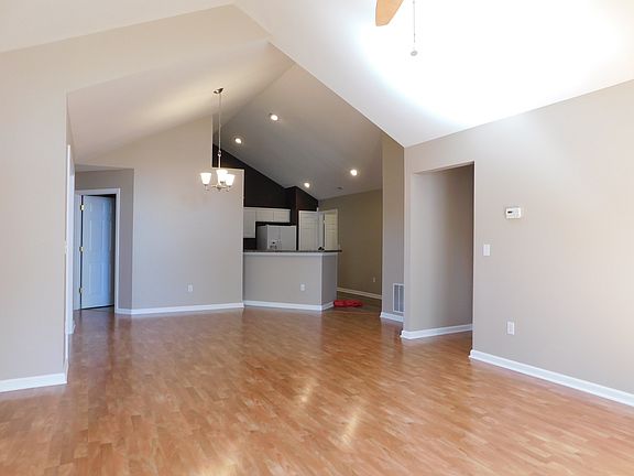 4th image of 103 River Glen Dr NE