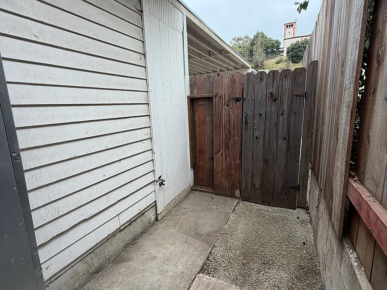 310 Ladera St #B — Photo 9