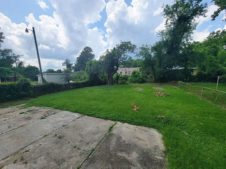 2111 Dyer St — Photo 22