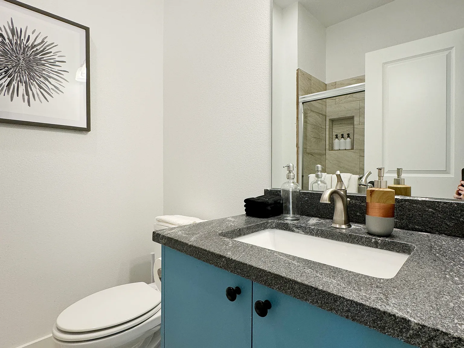 6 bed, 3500 sqft, $1,200 — Photo 4