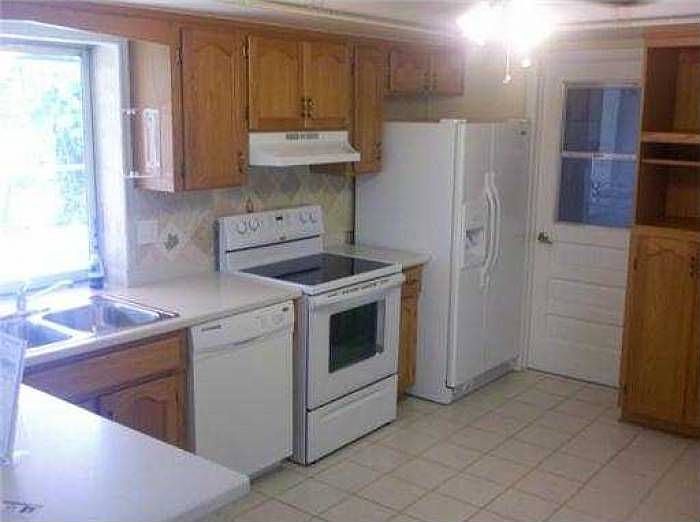 2nd image of 711 E Plantation Cir