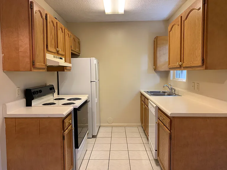 17 King Arthur Pl #B — Photo 8