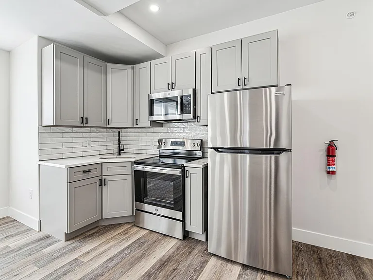 5601 Lansdowne Ave #3 — Photo 5
