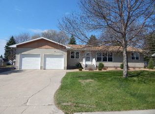 313 13th Ave SE, Devils Lake, ND 58301